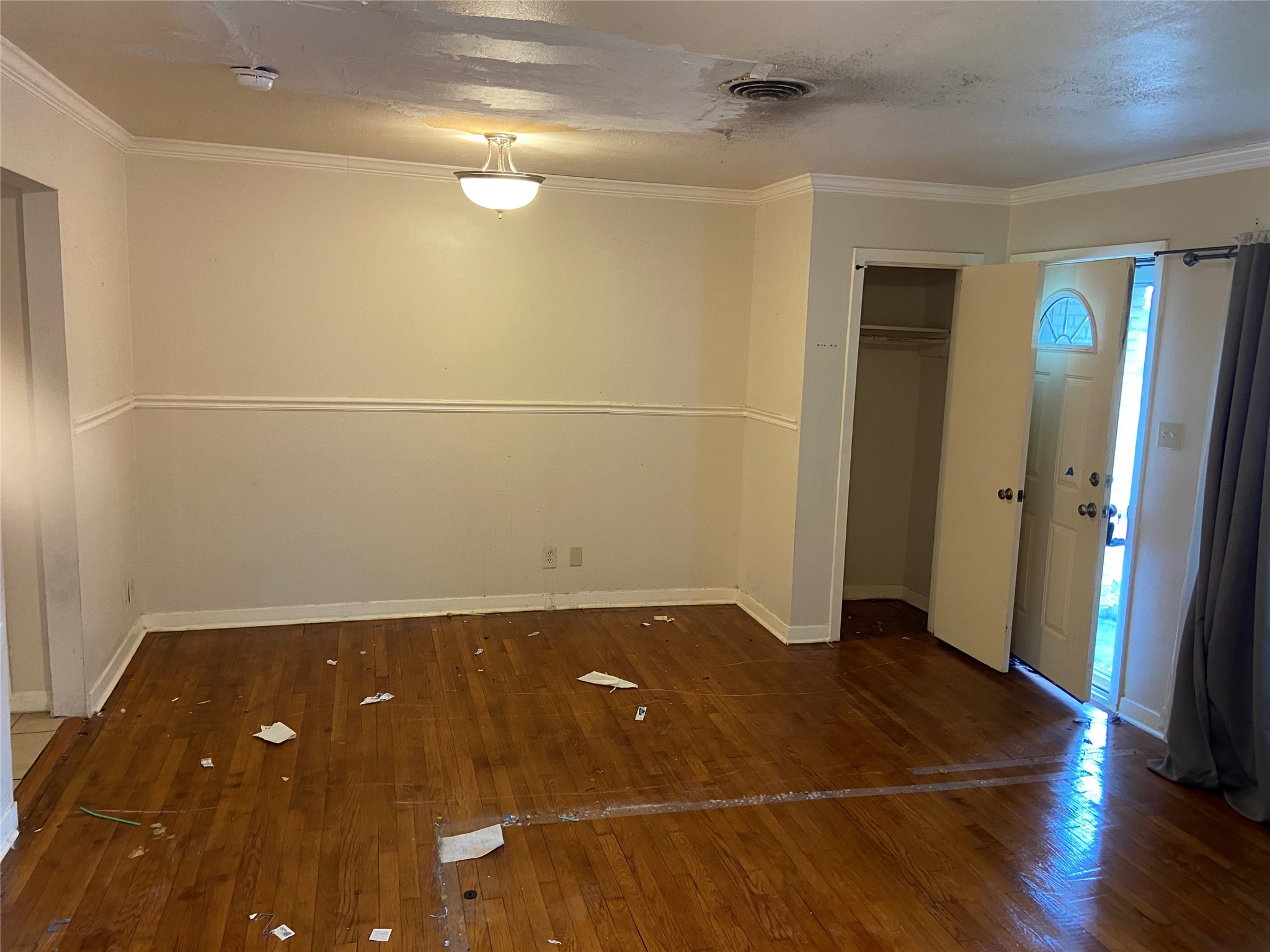 8730 Cowart Street Houston, TX 77029 - Photo 13 of 25 a view of a livingroom with an empty space and a ceiling fan