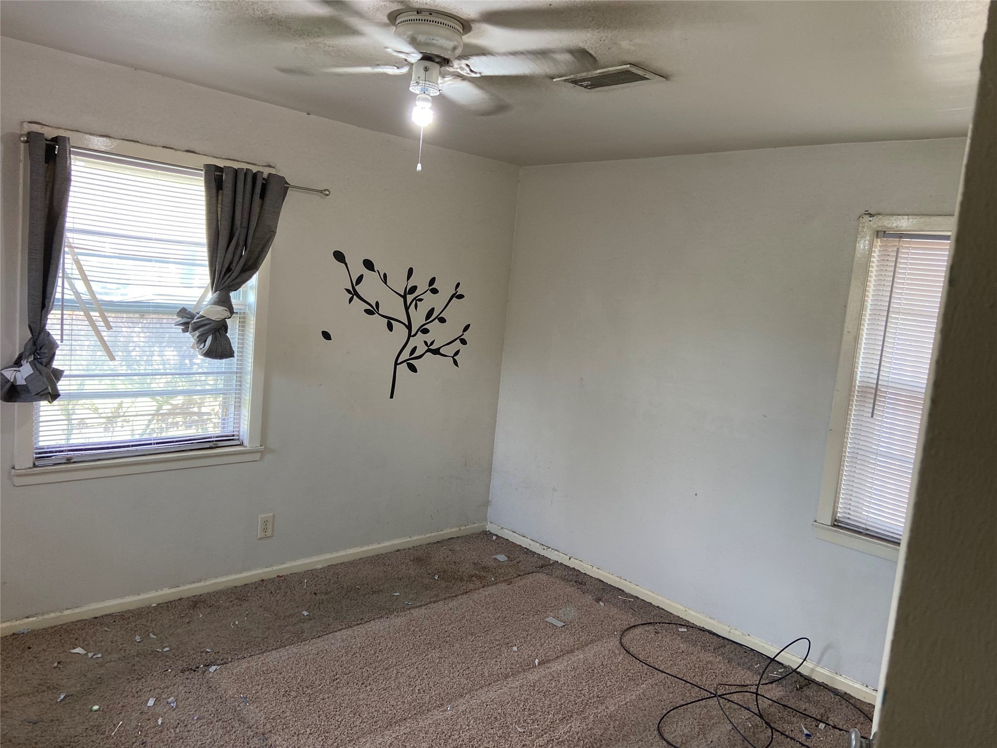 8730 Cowart Street Houston, TX 77029 - Photo 20 of 25 an empty room with windows and fan
