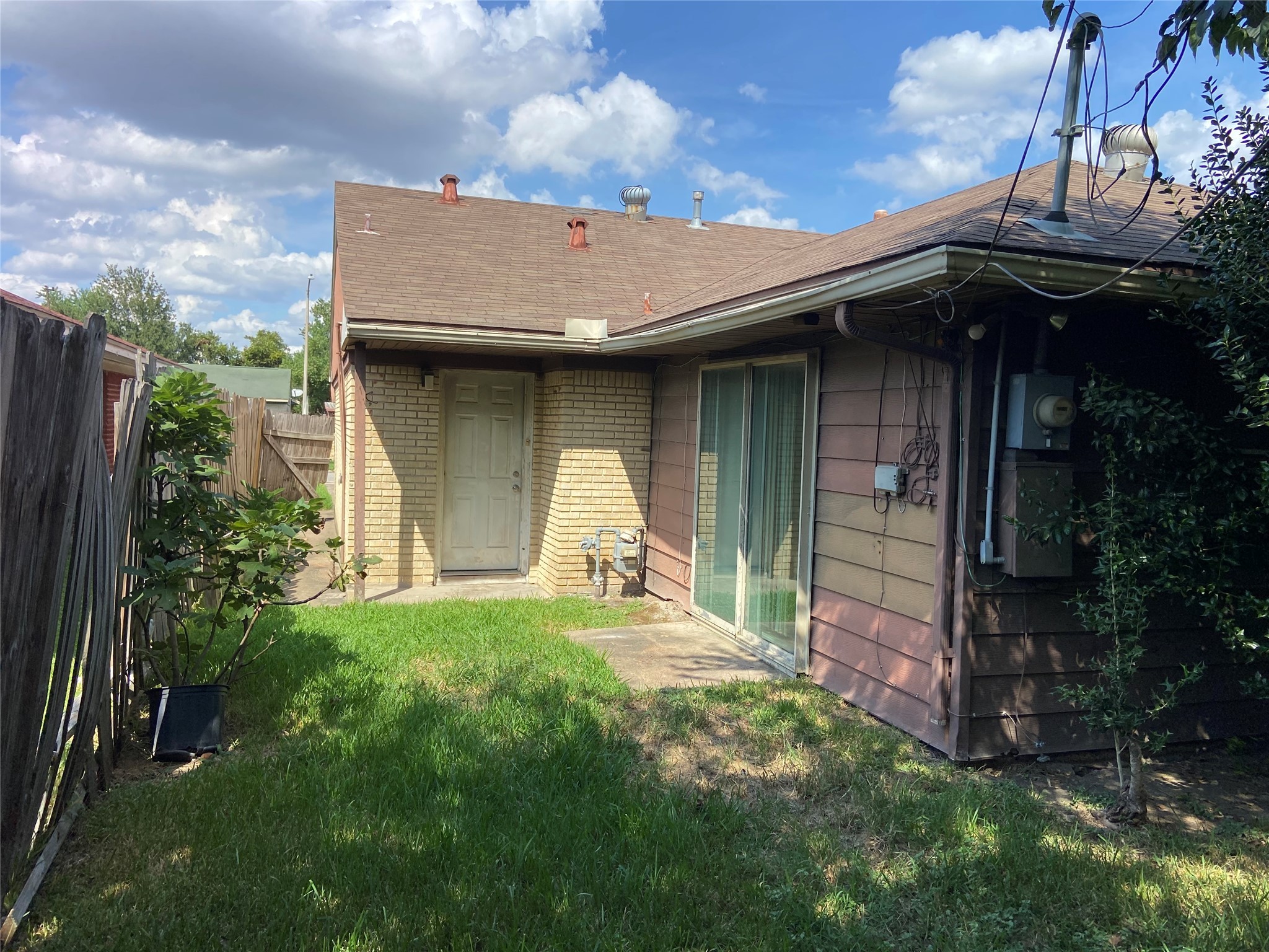 8730 Cowart Street Houston, TX 77029 - Photo 25 of 25 a view of a bird house next to yard