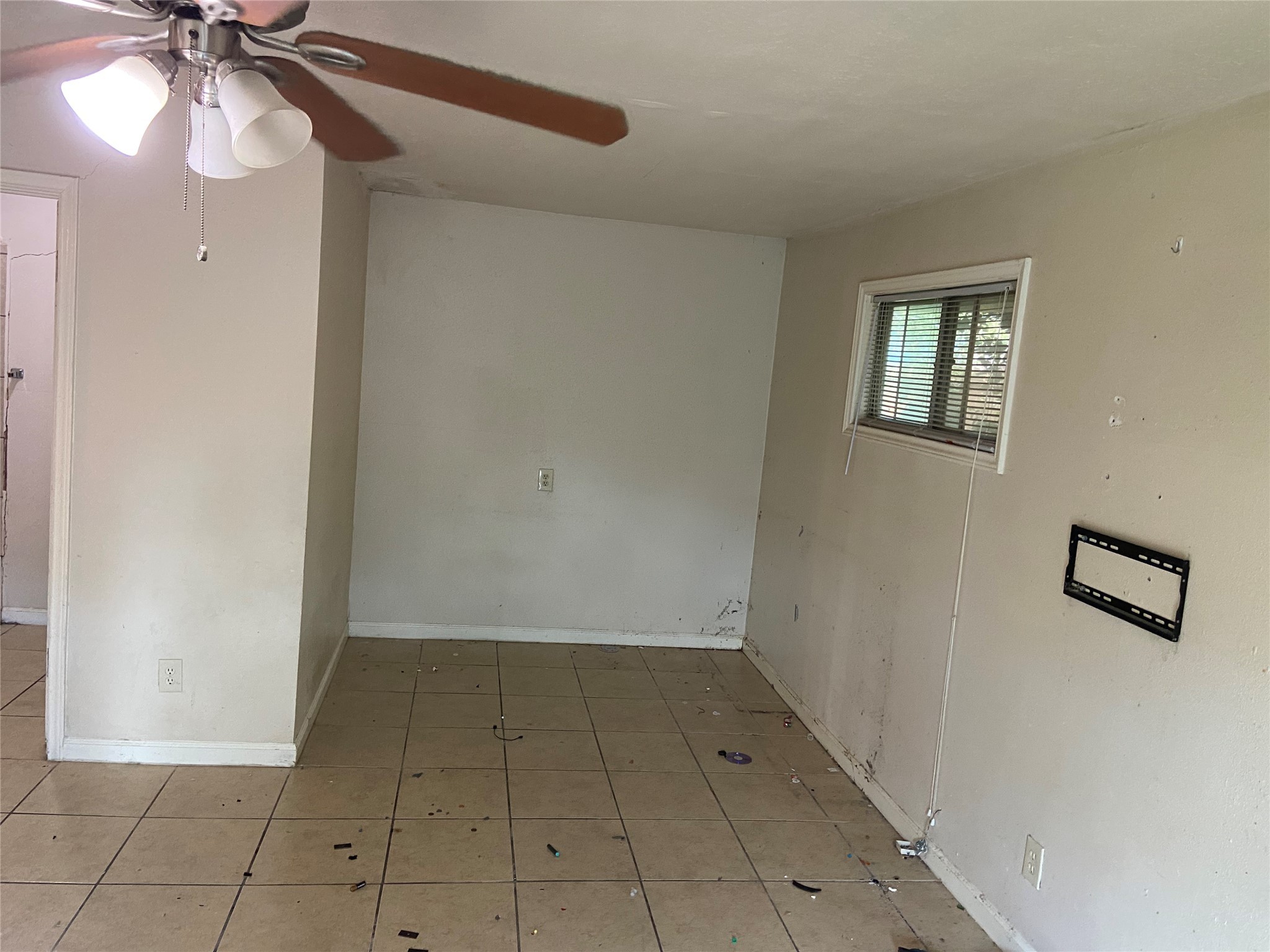 8730 Cowart Street Houston, TX 77029 - Photo 9 of 25 a view of an empty room