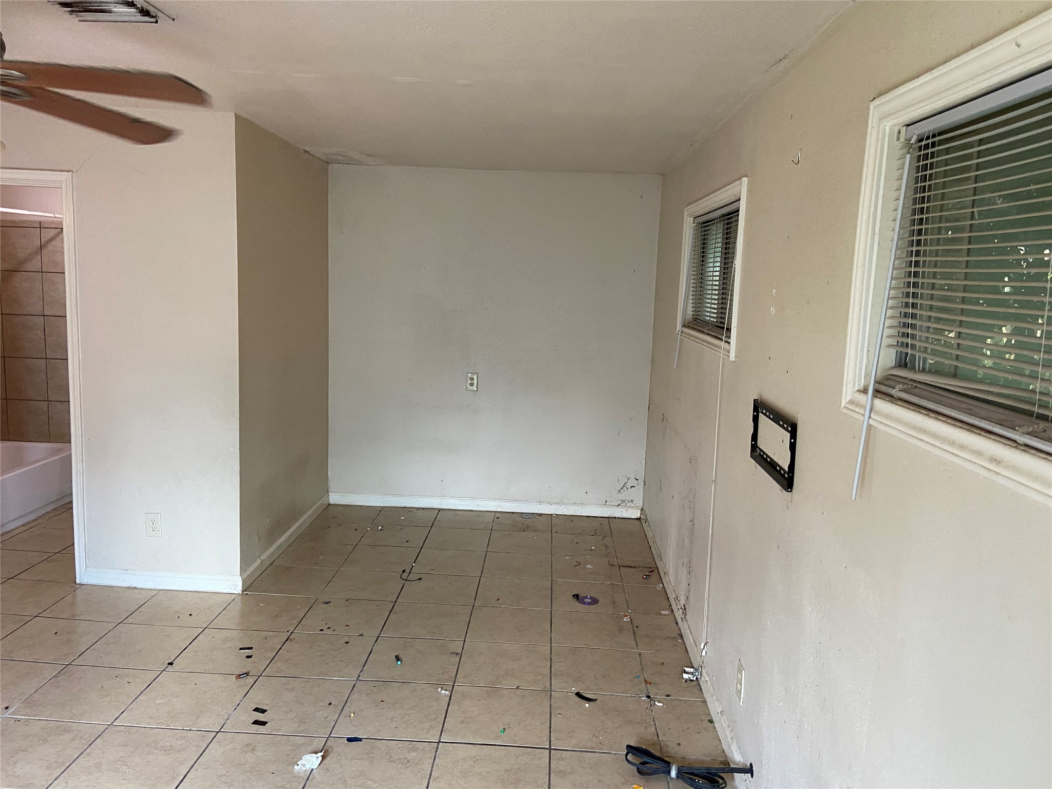 8730 Cowart Street Houston, TX 77029 - Photo 10 of 25 a view of a livingroom with an entryway