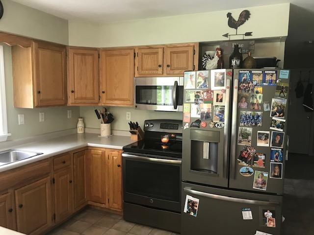 90 Hart Road Northport, ME 04849 - Photo 3 of 23 Lovely oak cabinets
