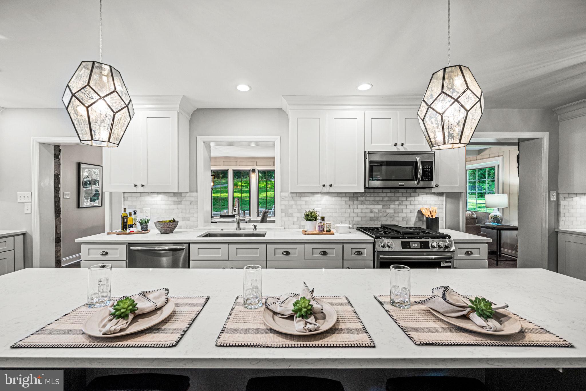 79 Crestline Road Wayne, PA 19087 - Photo 17 of 51 Kitchen island seating