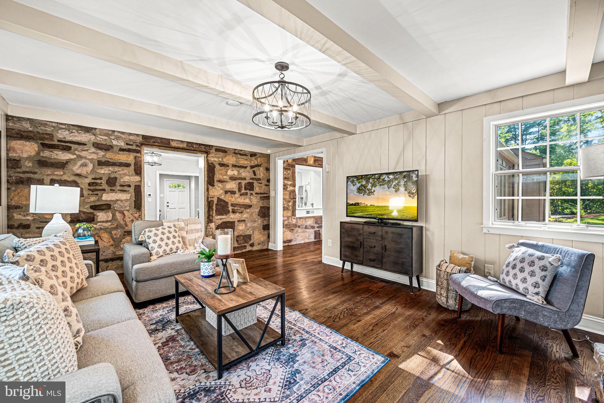 79 Crestline Road Wayne, PA 19087 - Photo 21 of 51 Family room - exposed stone wall