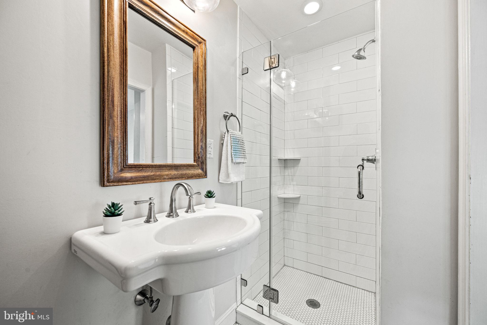 79 Crestline Road Wayne, PA 19087 - Photo 27 of 51 1st Fl -Full bath