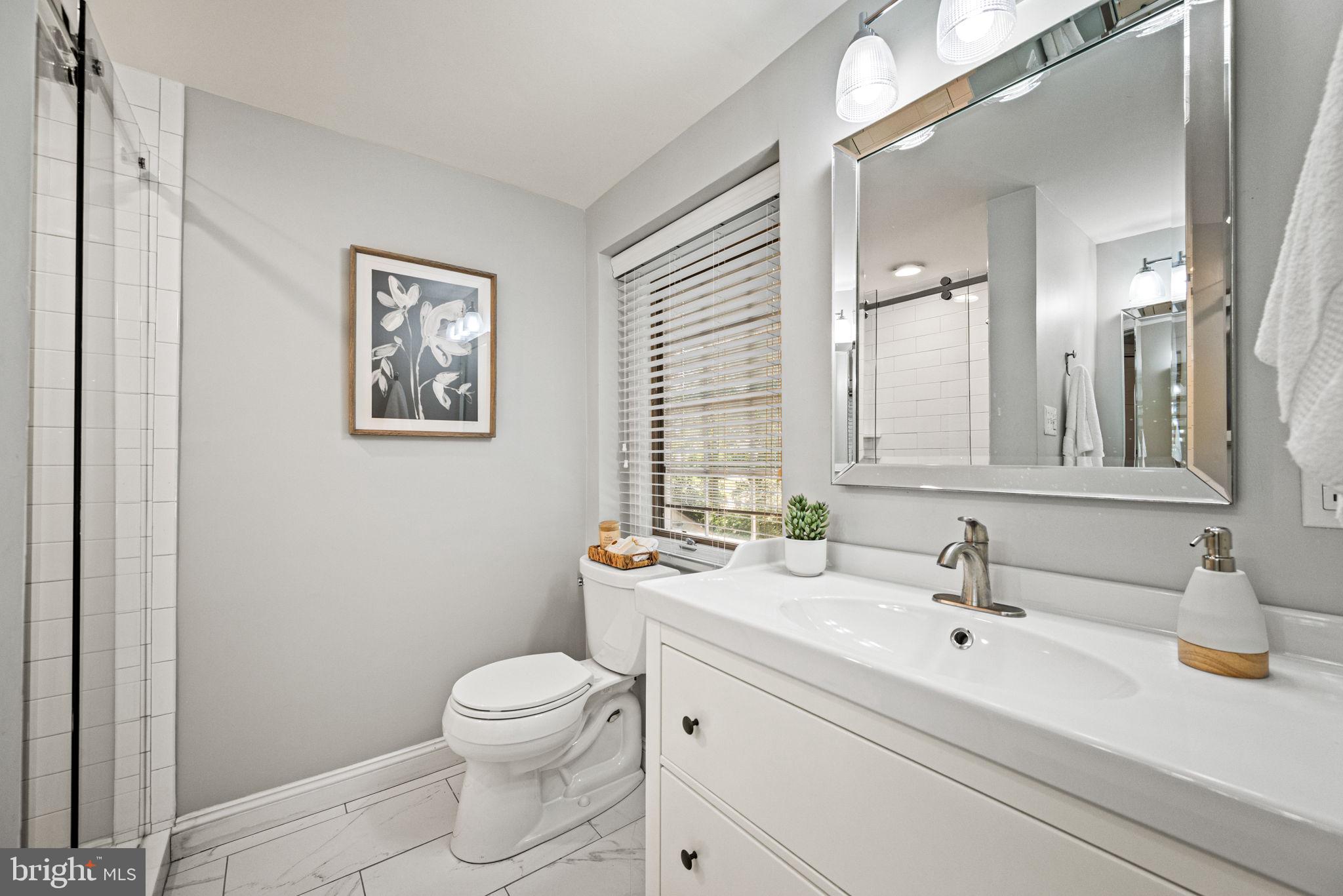 79 Crestline Road Wayne, PA 19087 - Photo 32 of 51 2nd Fl - Ensuite Primary bathroom - 2 vanities