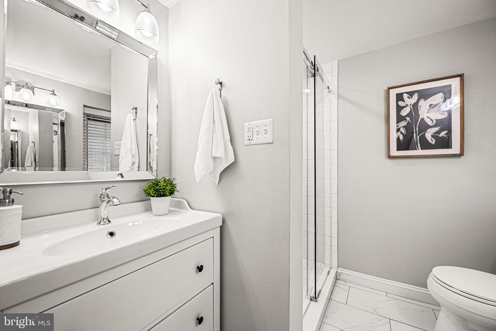 79 Crestline Road Wayne, PA 19087 - Photo 39 of 51 2nd Fl - full hall bathroom