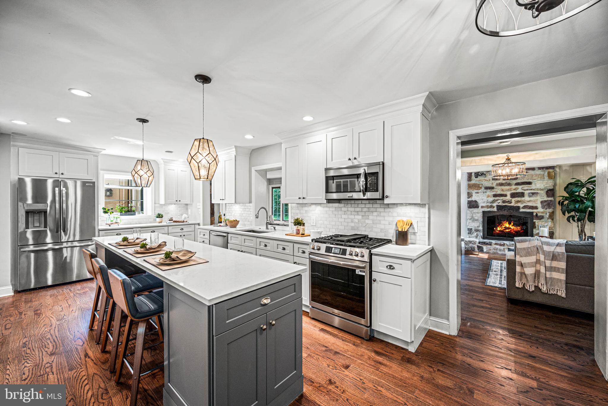 79 Crestline Road Wayne, PA 19087 - Photo 6 of 51 Gourmet kitchen - 10ft Island