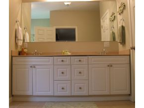 21534 Tranbarger Road Bristol, VA 24202 - Photo 9 of 11 MASTER BATH VANITY