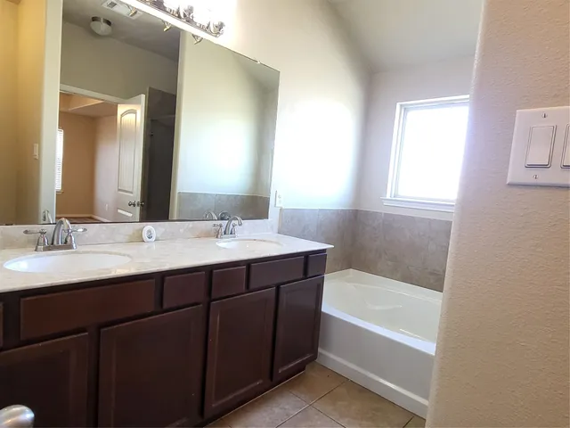 $2,200 | 1906 Howth Avenue, Houston, TX 77051