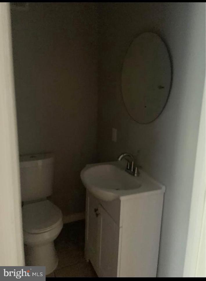 2118 Druid Hill Avenue, Unit 2 Baltimore, MD 21217 - Photo 6 of 9 a bathroom with a toilet sink and mirror
