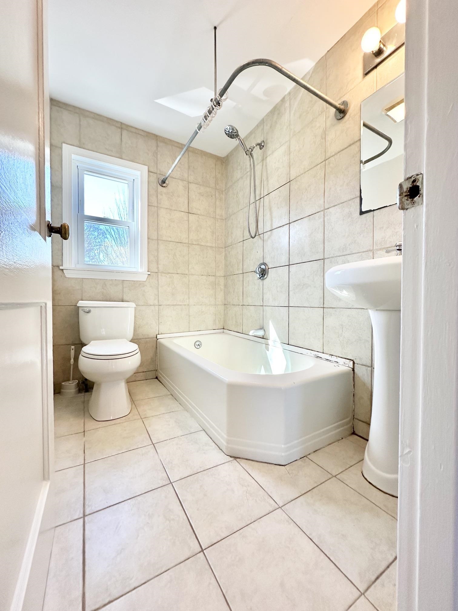 84 Mary Ann Road Manchester, NH 03104 - Photo 11 of 12