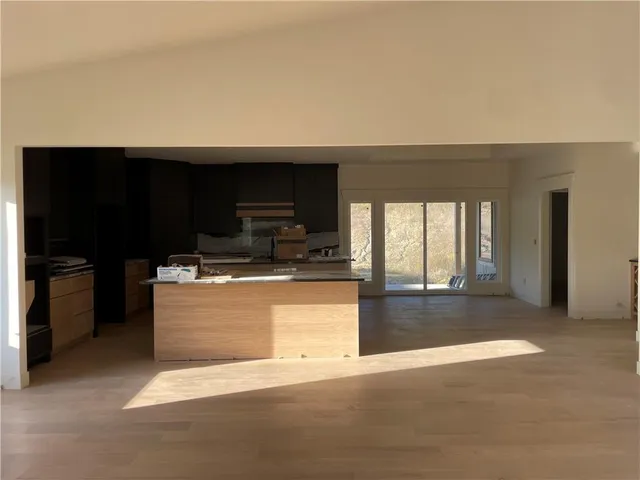 $1,100,000 | 22426 West 87th Terrace, Lenexa, KS 66227