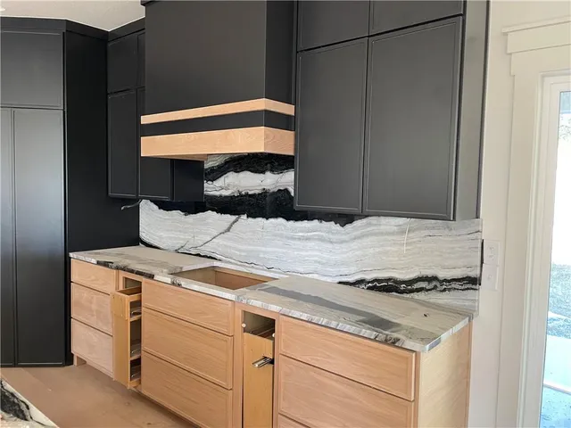 $1,100,000 | 22426 West 87th Terrace, Lenexa, KS 66227