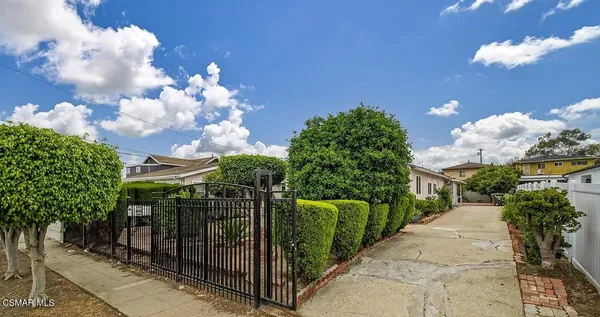 $950,000 | 1520 West 107th Street, Los Angeles, CA 90047