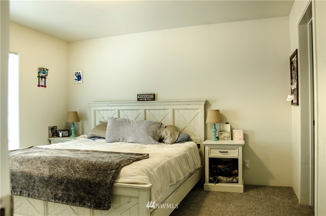 6510 Skinner Road Granite Falls, WA 98252 - Photo 12 of 19 a bedroom with a bed and two night stand