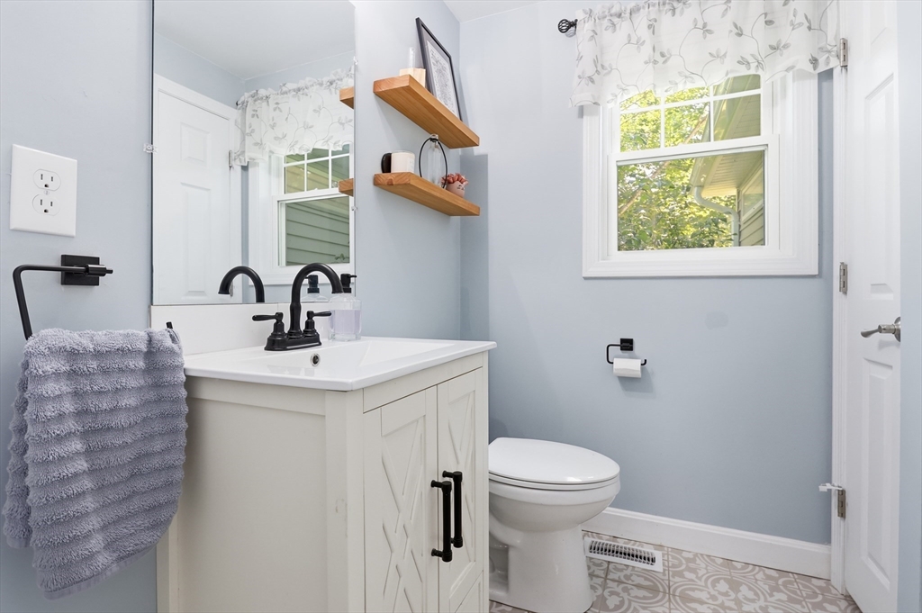 38 Dunstable Road Westford, MA 01886 - Photo 11 of 41 Gallery Image 11