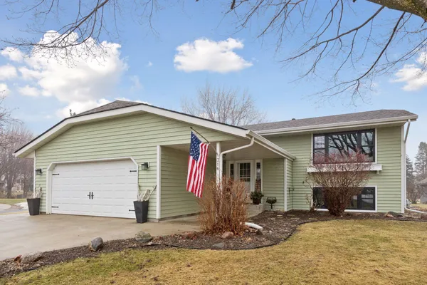$469,900 | 316 Lakeview Terrace Boulevard, Waconia, MN 55387