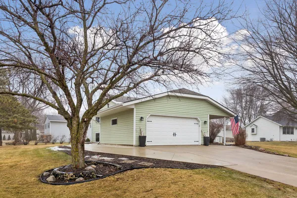 $469,900 | 316 Lakeview Terrace Boulevard, Waconia, MN 55387