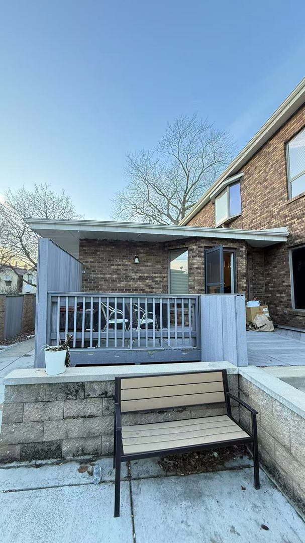 3017 South Canal Street Chicago, IL 60616 - Photo 6 of 6 a view of wooden door and outdoor seating