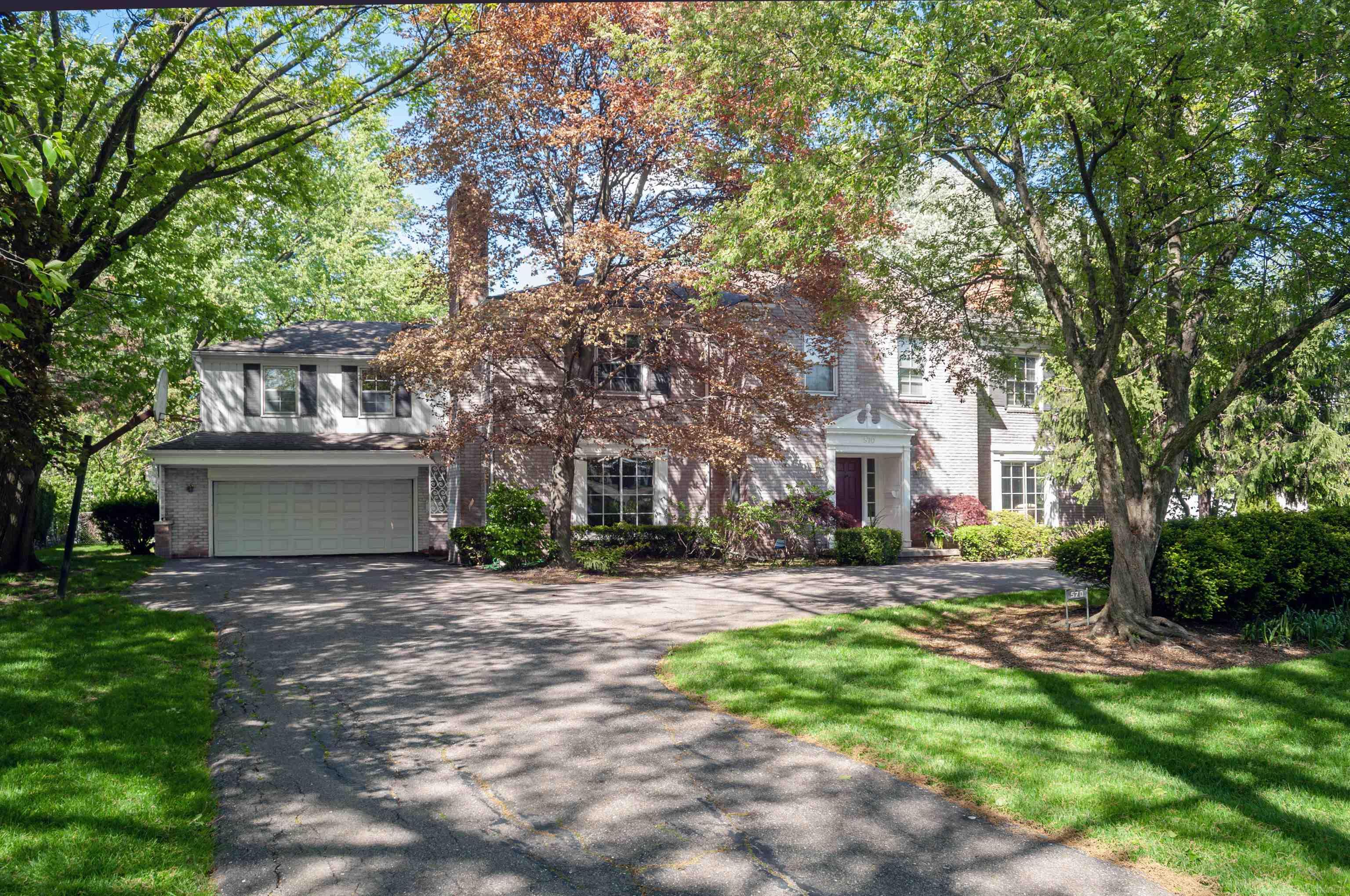 570 Oxford Road Grosse Pointe, MI 48236 - Photo 2 of 99 50141978-33889aa0-ea0a-431a-8e1b-8f70b9eee005.JPG