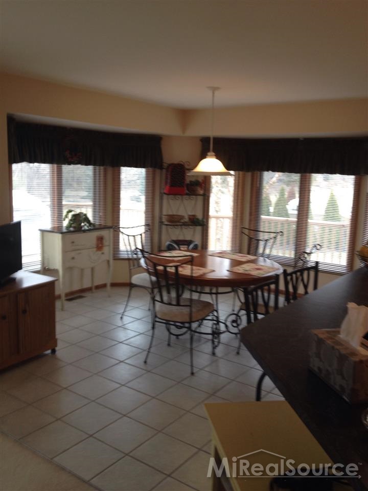 63863 Inverness Washington, MI 48095 - Photo 5 of 16 Kitchen View