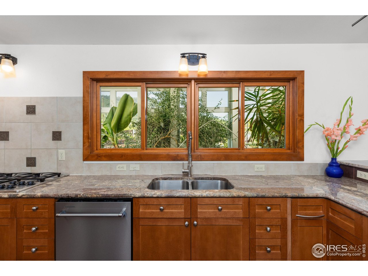 108 Lone Star Road Lyons, CO 80540 - Photo 9 of 43