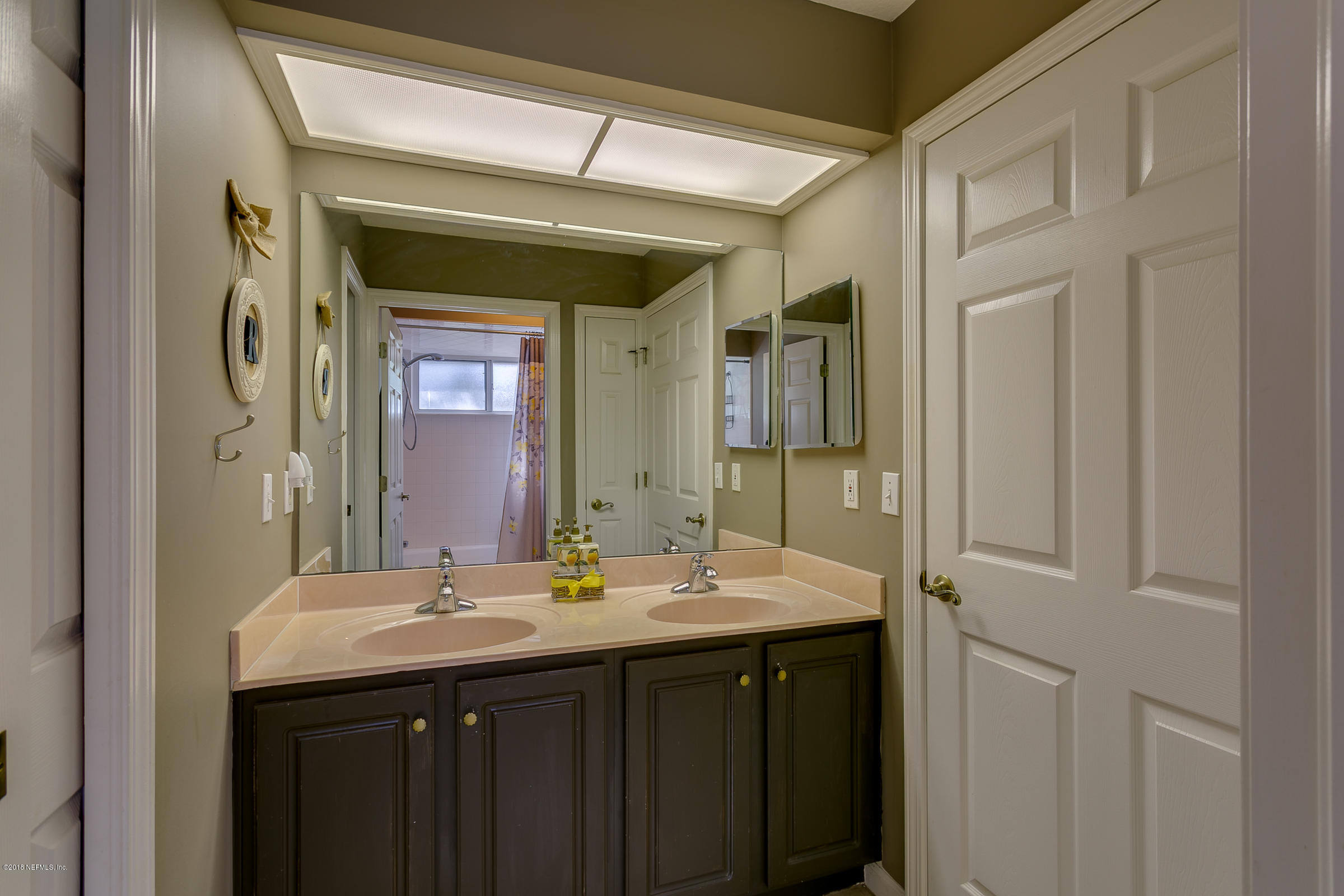 2841 Ravines Road Middleburg, FL 32068 - Photo 22 of 35 Jack_and_Jill_Bathroom