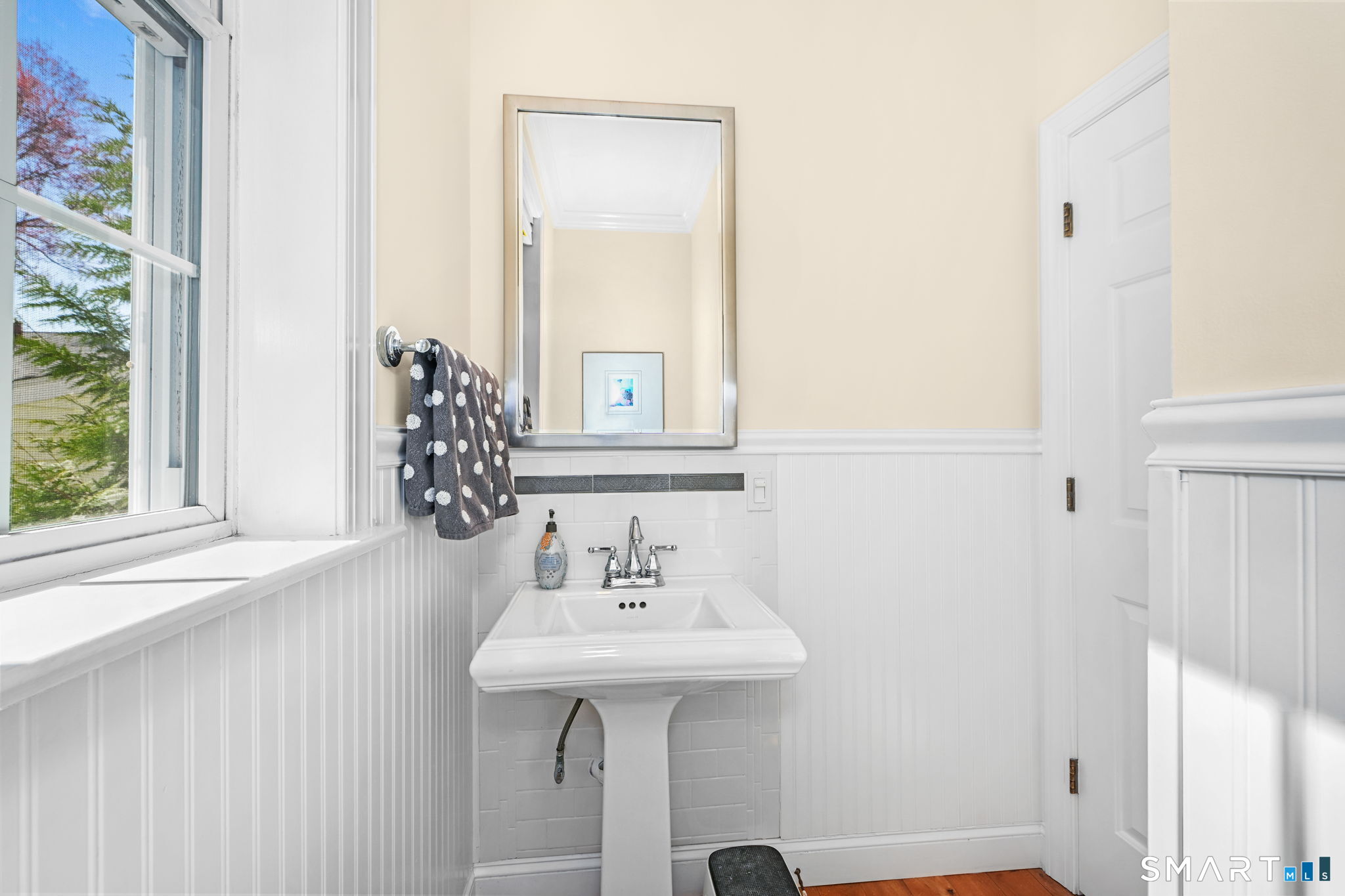 50 Berkeley Road Fairfield, CT 06825 - Photo 13 of 36 Powder room on main level