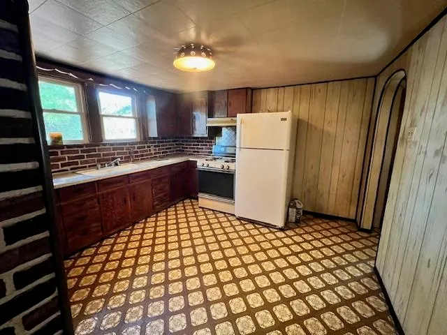 $99,900 | 913 South 15th Avenue, Freeport, IL 61032