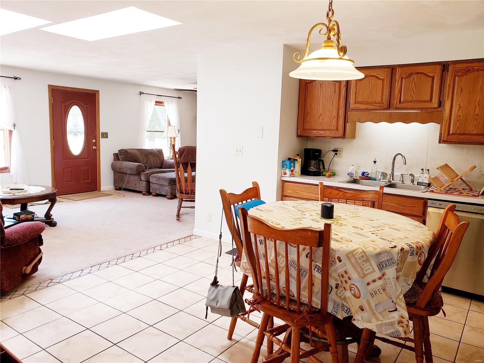 607 Bauer Road Troy, IL 62294 - Photo 2 of 37