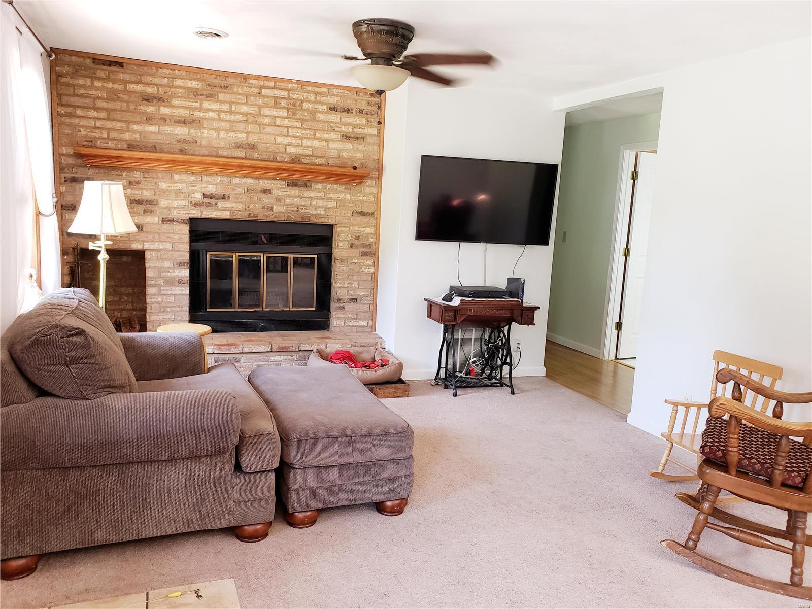 607 Bauer Road Troy, IL 62294 - Photo 11 of 37