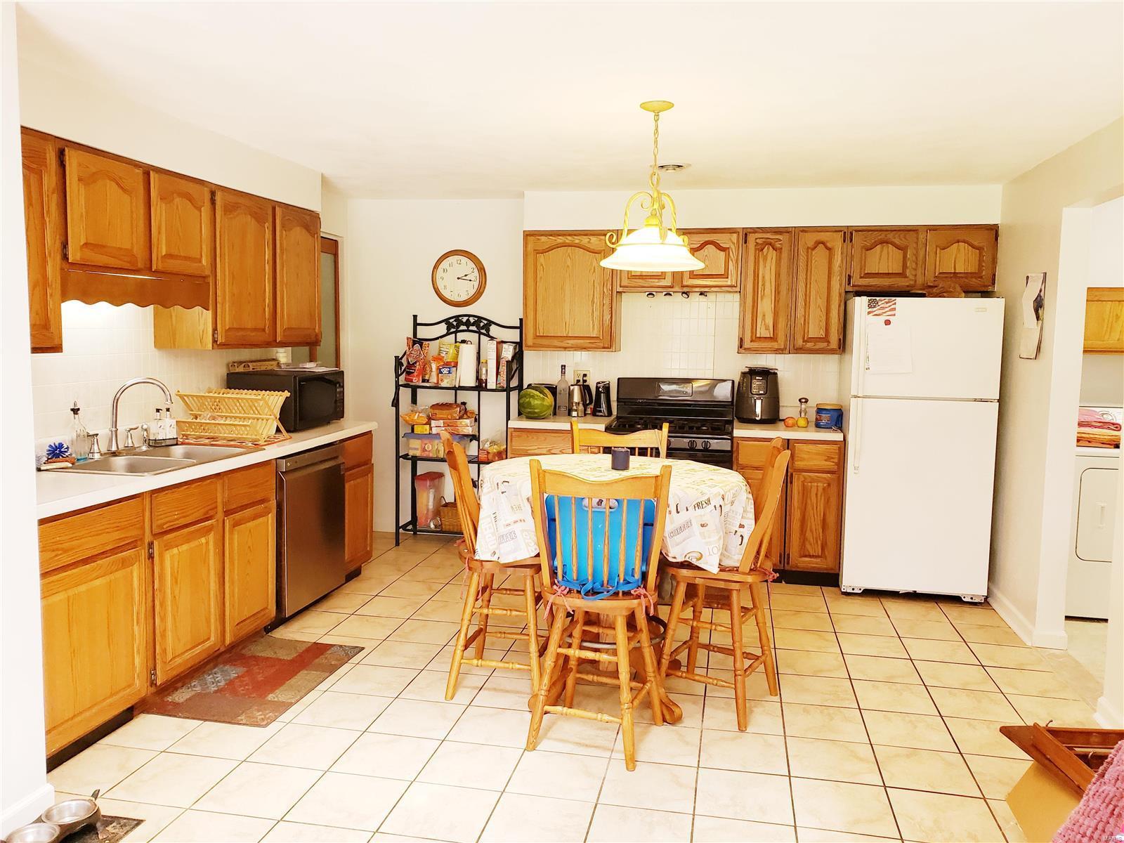 607 Bauer Road Troy, IL 62294 - Photo 4 of 37