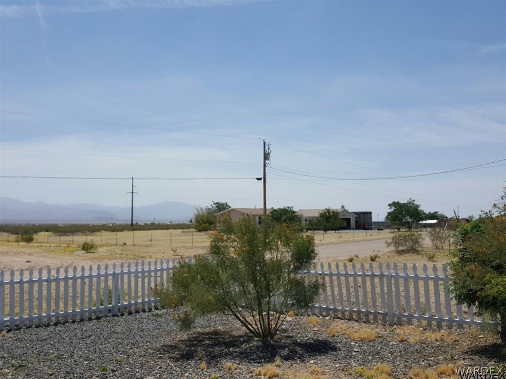 1097 South Concho Road Golden Valley, AZ 86413 - Photo 15 of 20 a view of a garden