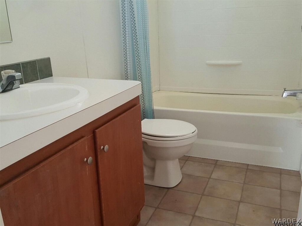 1097 South Concho Road Golden Valley, AZ 86413 - Photo 3 of 20 a bathroom with a sink a toilet and bathtub
