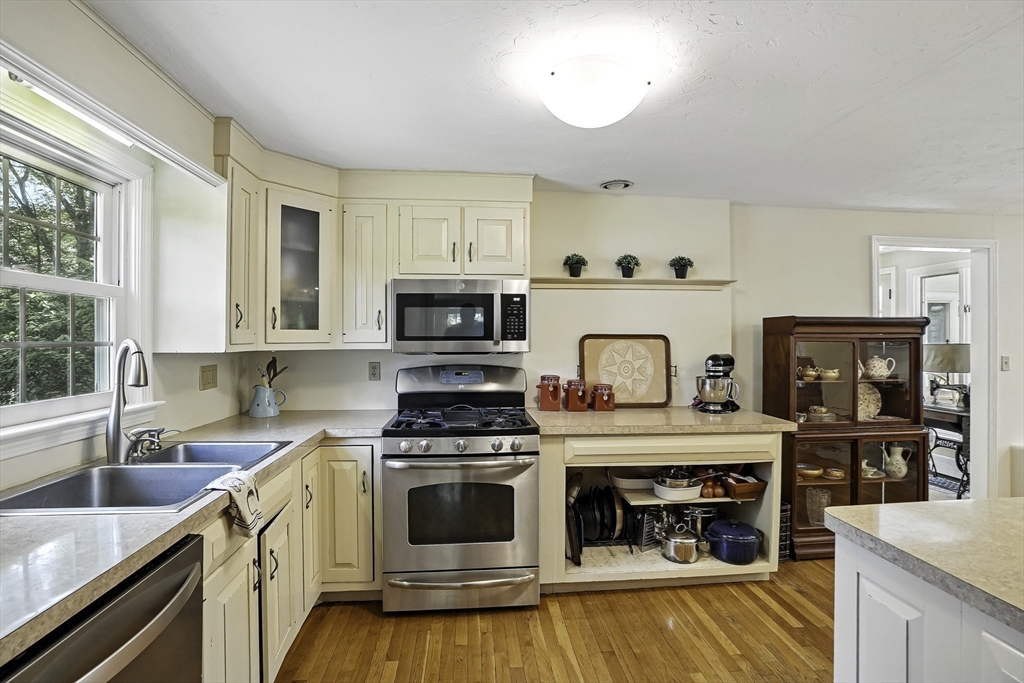 37 Eastview Road Hopkinton, MA 01748 - Photo 10 of 38 Gallery Image 10