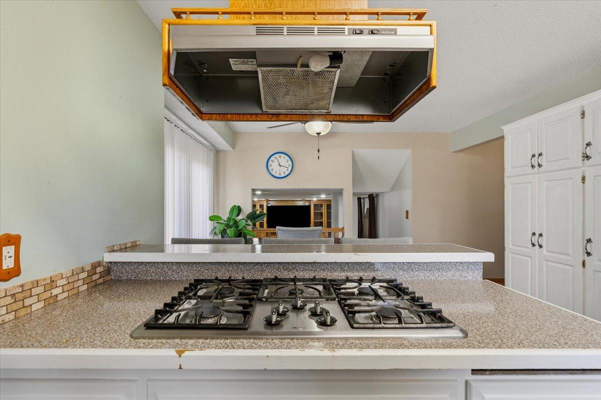 12125 Aztec Street Northwest Coon Rapids, MN 55433 - Photo 9 of 35