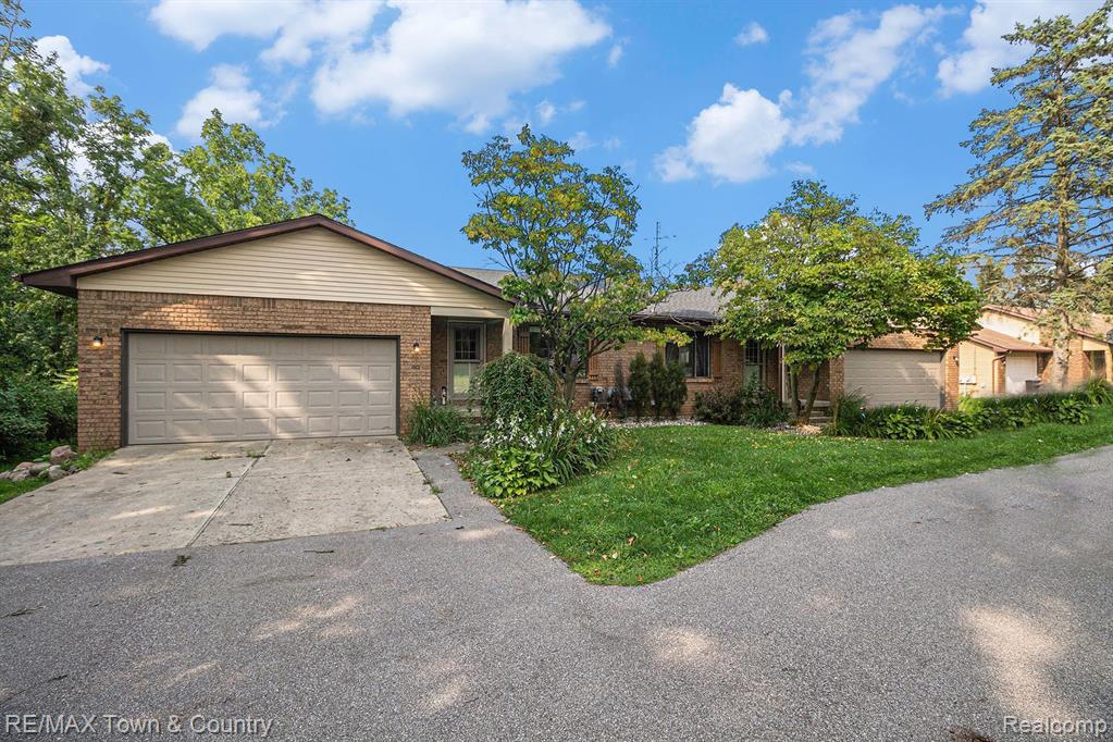 8040 Potter Road Flushing, MI 48433 - Photo 2 of 36