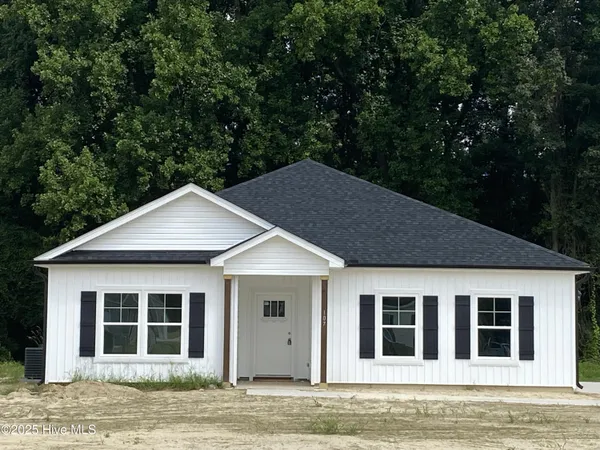 $277,999 | 107 Chester Place, Pikeville, NC 27863