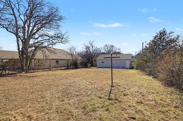 $1,250 | 3817 Collin Street, Fort Worth, TX 76119