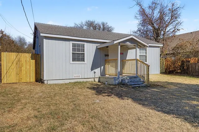 $1,250 | 3817 Collin Street, Fort Worth, TX 76119