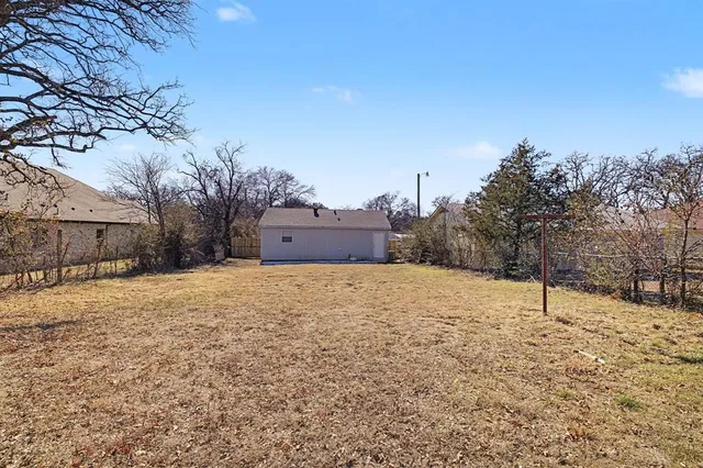 $1,250 | 3817 Collin Street, Fort Worth, TX 76119