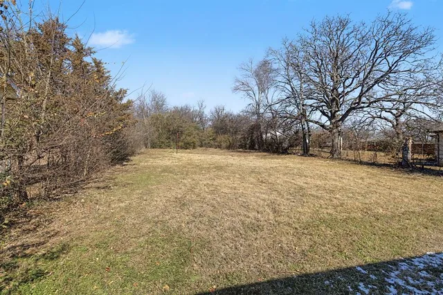 $1,250 | 3817 Collin Street, Fort Worth, TX 76119