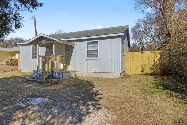 $1,250 | 3817 Collin Street, Fort Worth, TX 76119