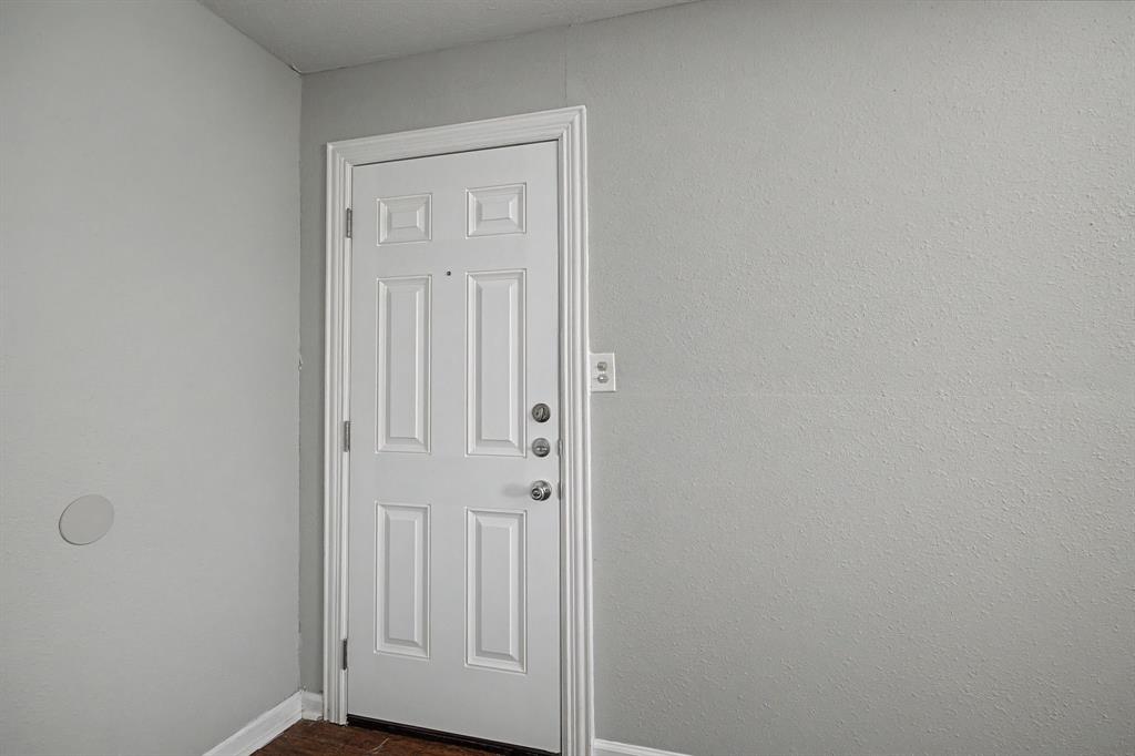 3817 Collin Street Fort Worth, TX 76119 - Photo 6 of 24