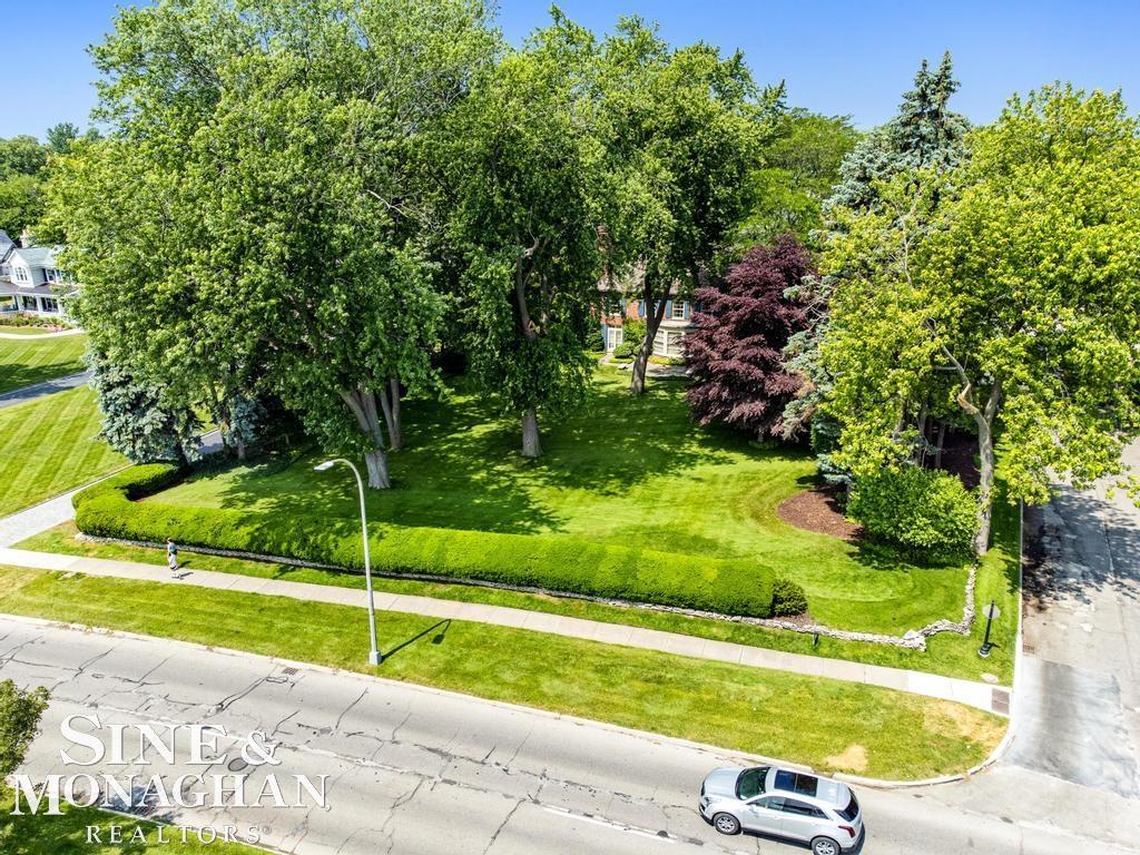 681 Lake Shore Road Grosse Pointe, MI 48236 - Photo 69 of 75 50114891-68.JPG
