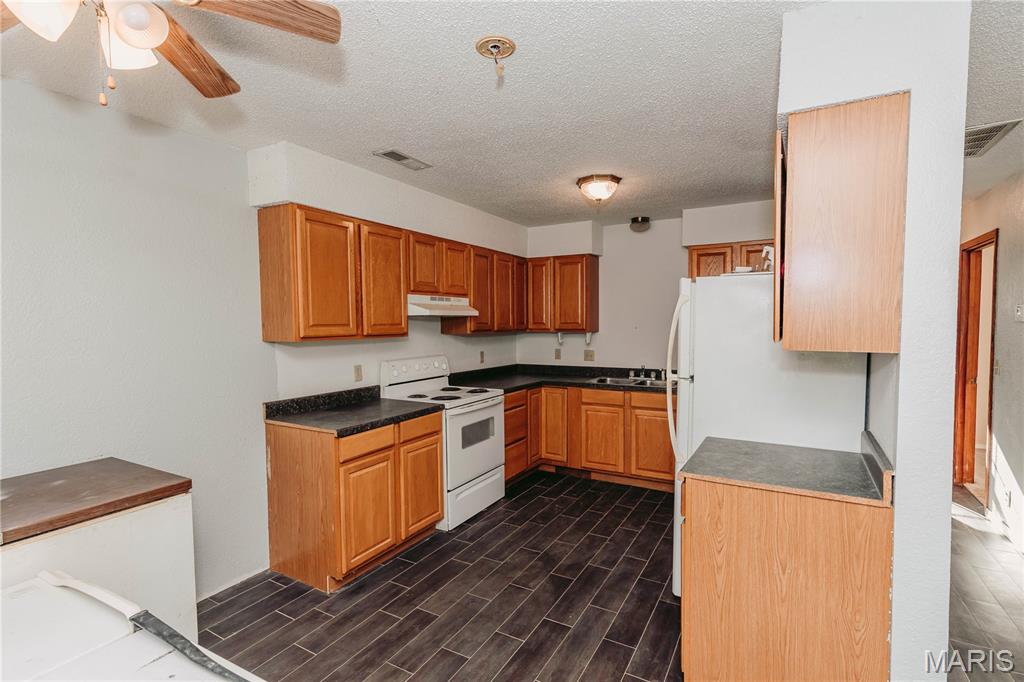 10209 Circle Road Dixon, MO 65459 - Photo 6 of 69