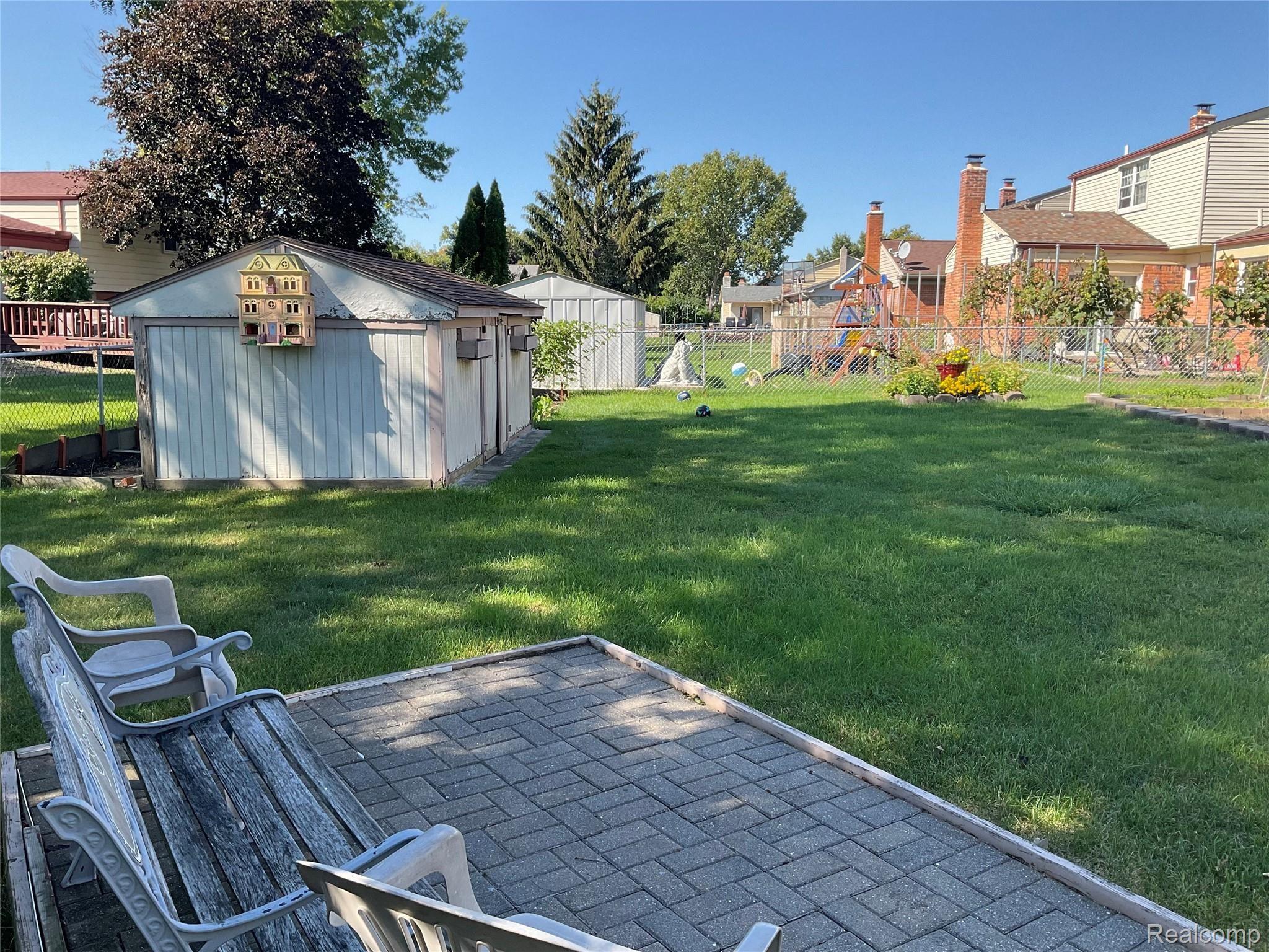 3142 Elmcrest Road Sterling Heights, MI 48310 - Photo 36 of 41 B9F28AB8-508A-459D-9003-8999029BDBB4.jpeg
