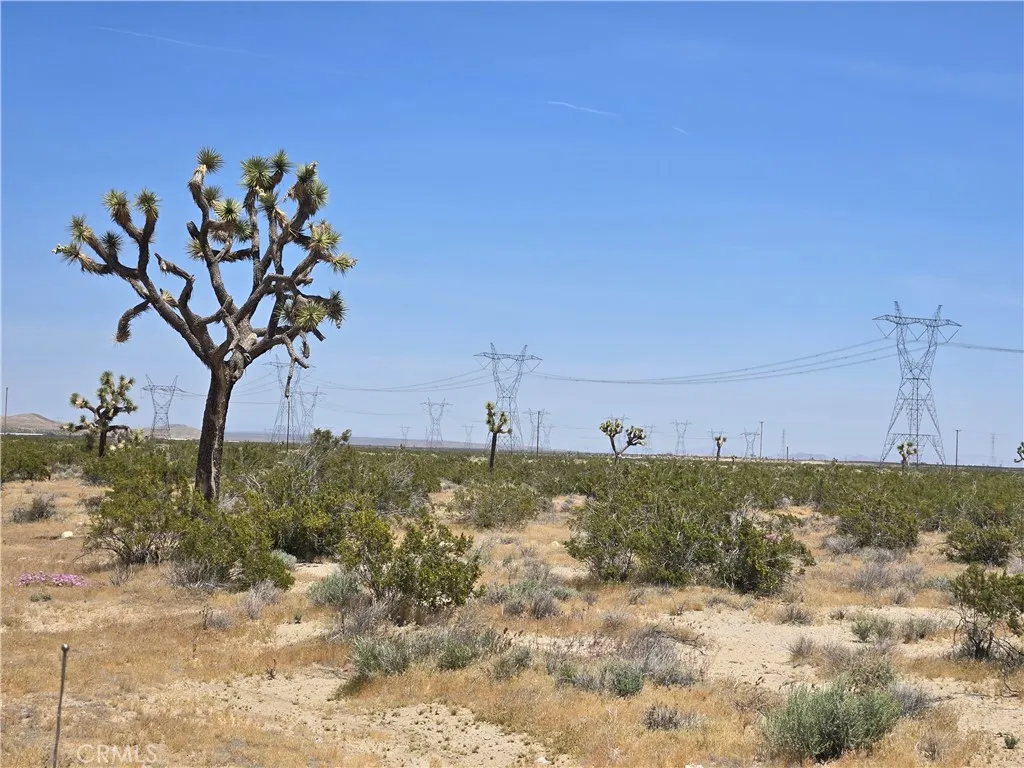 10 Beaver Road Adelanto, CA 92301 - Photo 2 of 7 a view of a lake