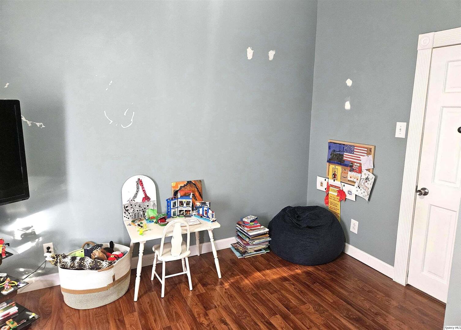 1520 Spruce Street Quincy, IL 62301 - Photo 12 of 21 a dining room with furniture and wooden floor